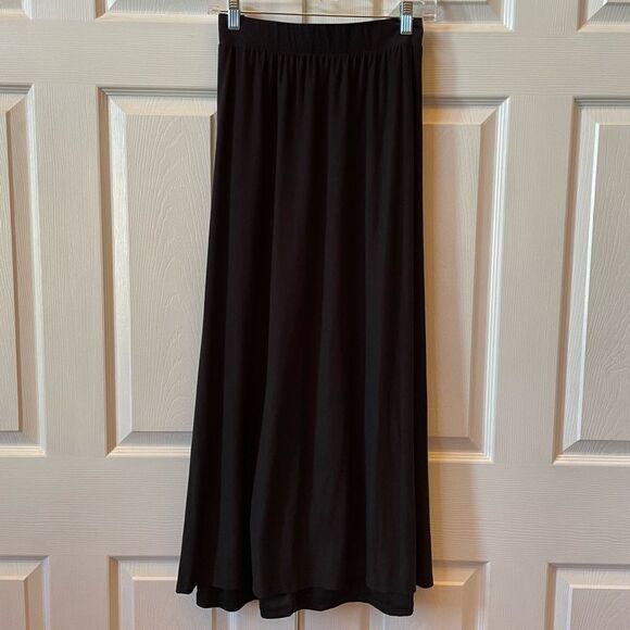 BLACK WASHABLE VELVET MAXI SKIRT WITH ELASTIC WAUST AND 2 SIDE SLITS SIZE OX/14W - Picture 1 of 4